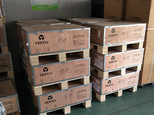 6套維諦16K機(jī)架式UPS配套